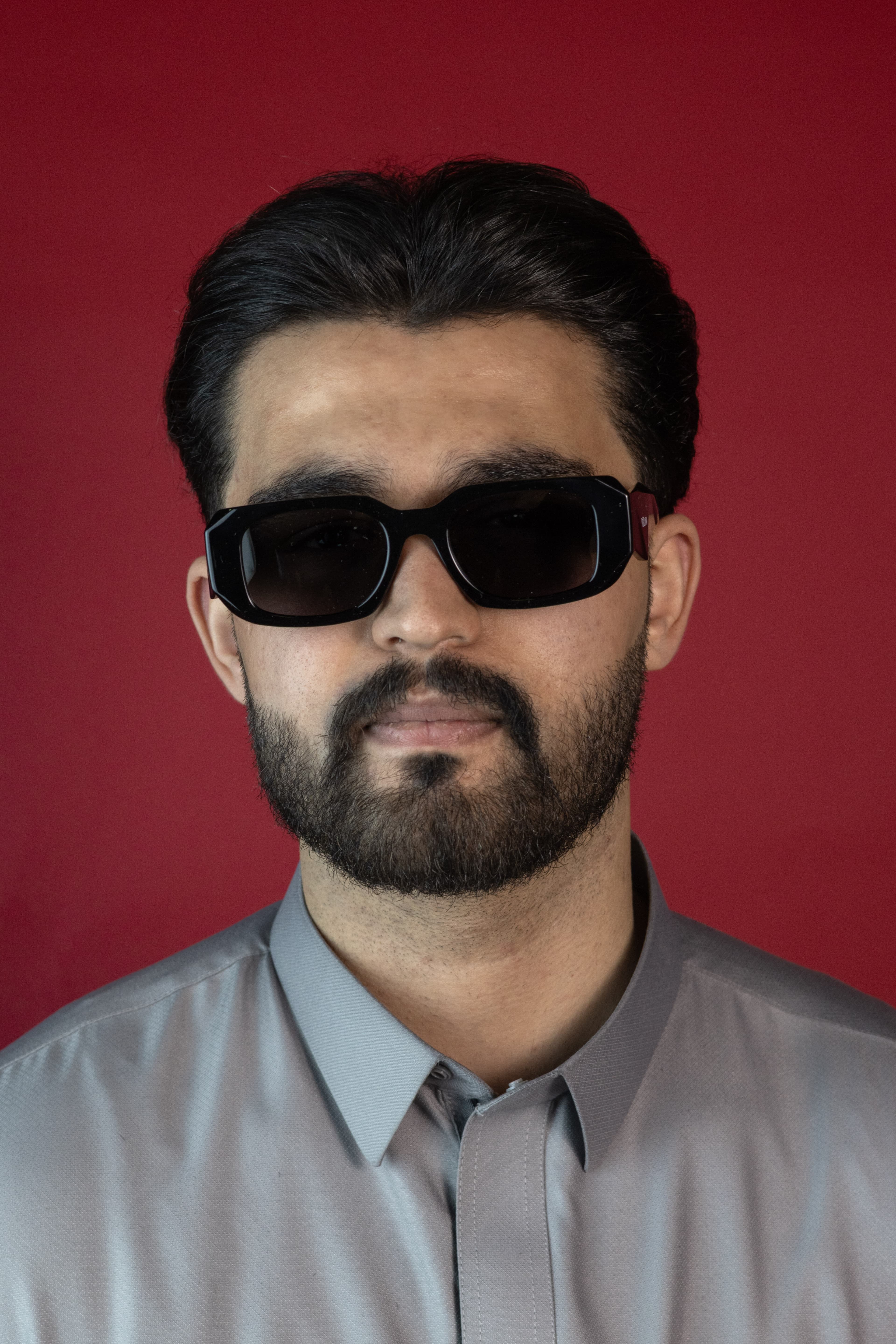 VÉLLÁNO HEX | حدّة الزوايا وقوة الحضور ♠️⚜️